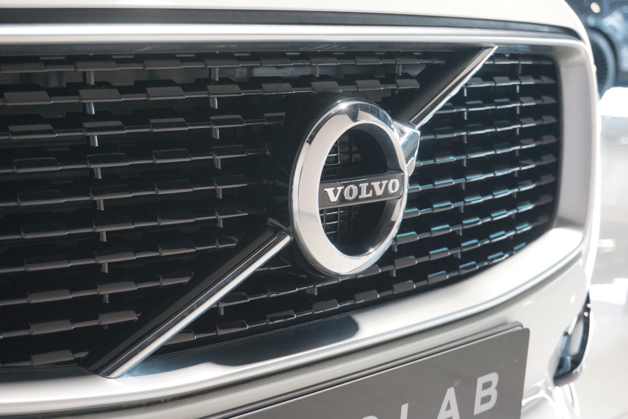 Volvo XC90 2.0 D5 PowerPulse R-Design SUV 5dr Diesel Auto 4WD Euro 6 (s/s) (235 ps)